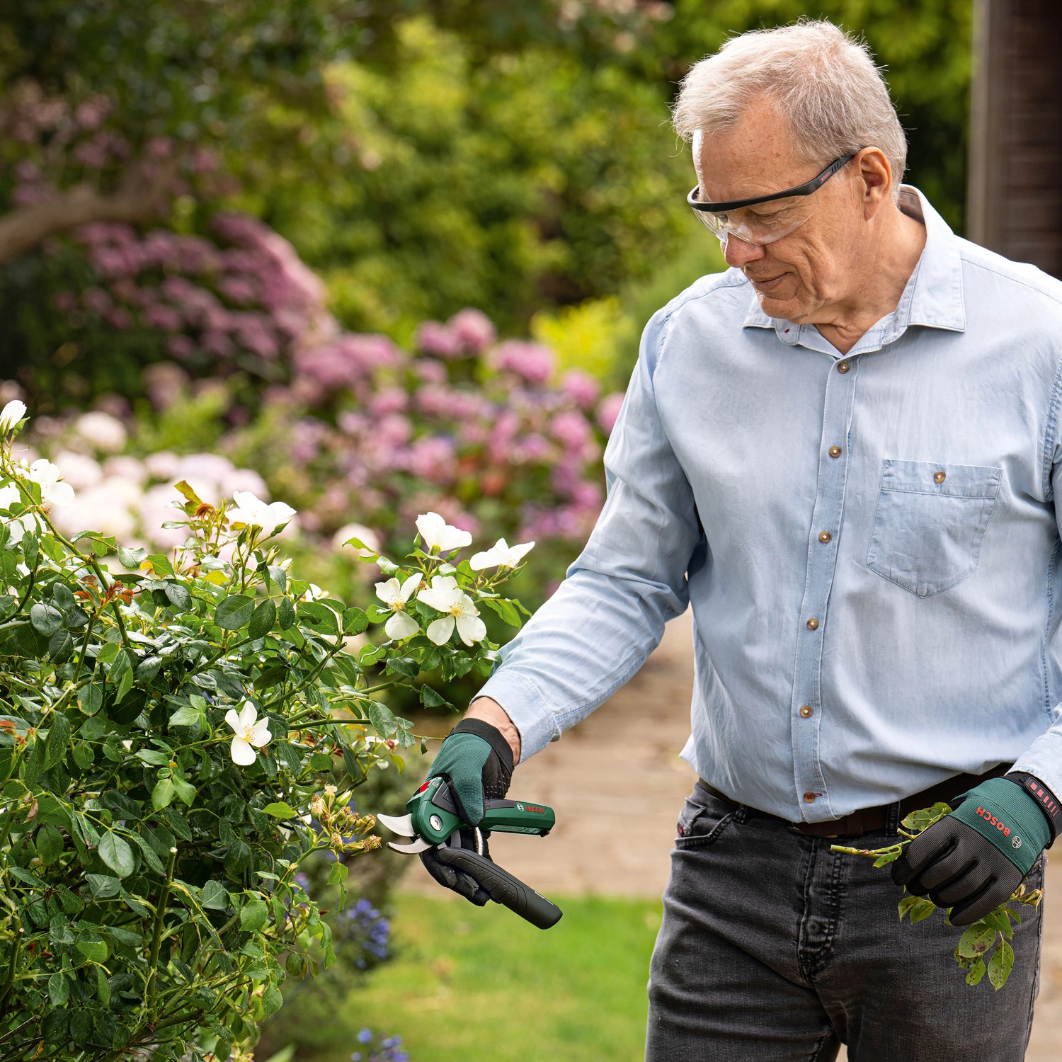 38+ Bosch Akku Gartenschere, Müheloses schneiden von ästen bis zu