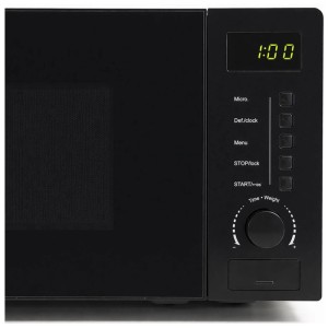 Micro-ondes Kibernetik noir 700W avec affichage numérique, bouton rotatif et touches de commande.