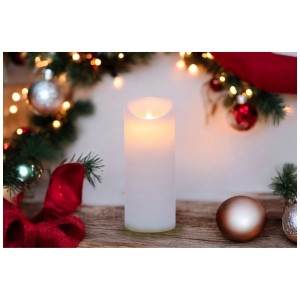 LED-Wachskerze (Ø 7,5 cm, 20 cm hoch) mit beweglicher Flamme für gemütliches Licht.