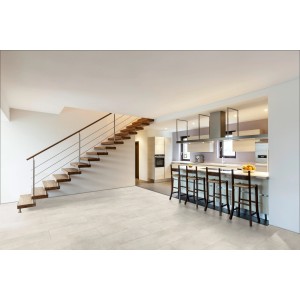 Pièce lumineuse avec des carreaux aspect pierre Classen Ceramin Neo Vario Venus comme revêtement de sol.