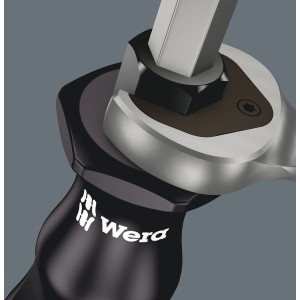 Tournevis plat Wera 932 avec lame hexagonale en utilisation.
