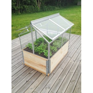 Serra fredda Vitavia Gaia Jumbo con telaio in alluminio e vetri ESG, su pallet di legno con piante.