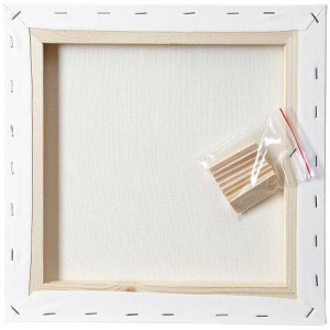 Quadratischer Keilrahmen 30x30 cm mit weißer Leinwand und Spannkeilen.