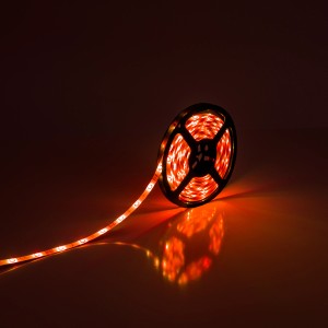 Näve LED-Stripe Tuya mit RGB, aufgerollt. Smarte Leuchte mit Bluetooth-Funktion.