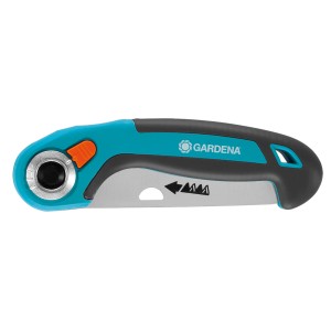 Scie pliante de jardin Gardena 135P, bleu-gris, repliée. Scie compacte pour le jardinage.