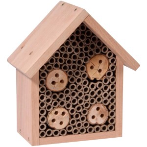 Hôtel à insectes en bois Flip avec tubes de nidification et rondelles de bois.