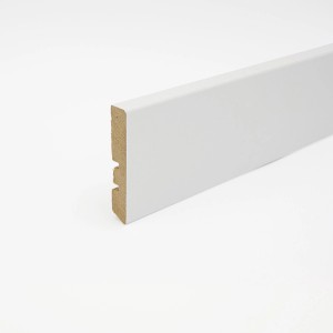 Plinthe blanche plate en MDF, hauteur 56 mm, longueur 2500 mm.