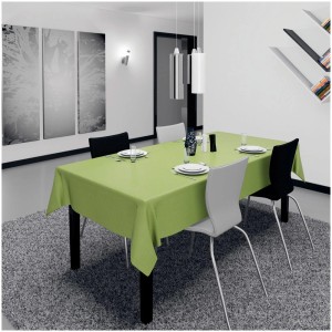 Runde, limonengrüne D-c-table Tischdecke Sharon (Ø 150 cm) auf Esstisch mit Geschirr.