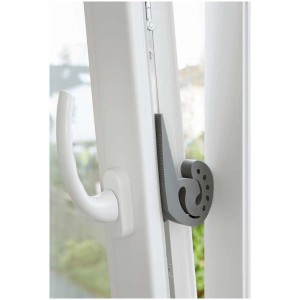 Fermaporta grigio Wenko Multi-STOP® su telaio finestra, protezione flessibile.