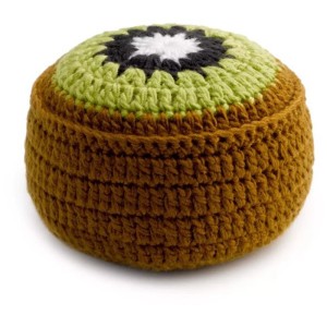 Prym Cuscino porta spilli Love Kiwi: Cuscino all'uncinetto a forma di kiwi per aghi e come peso.