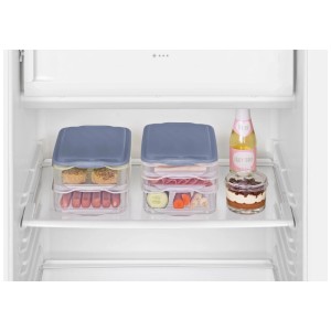 Set contenitori per alimenti Rotho Foodcenter 2 Rondo in frigo con cibo.