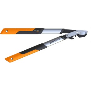 Cesoia a cricchetto Fiskars PowerGearX LX92-S con manici arancio-neri e bracci argentati.