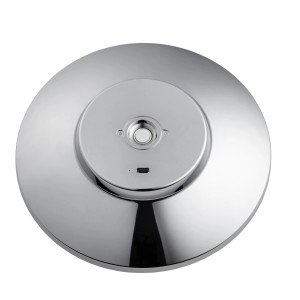 Specchio cosmetico Tesamit LED cromato, dettaglio della base con sensore touch e porta USB-C.