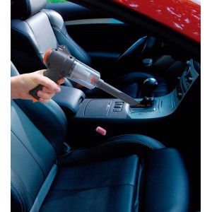 Aspirateur à main sans fil Starlyf en cours d'utilisation pour nettoyer l'intérieur d'une voiture.