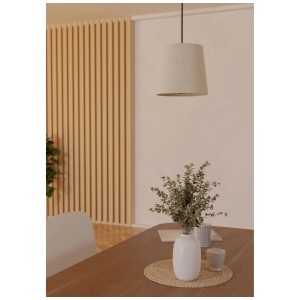 Lampada a sospensione Eglo Febres in bianco e nero sopra tavolo da pranzo con decorazioni.