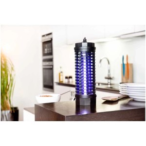 Lampada antizanzare Windhager 4 Star per ambienti fino a 40 m² in uso.