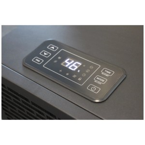 Gros plan : Panneau de commande numérique du déshumidificateur industriel Climatech YGH-90D avec affichage de l'humidité.