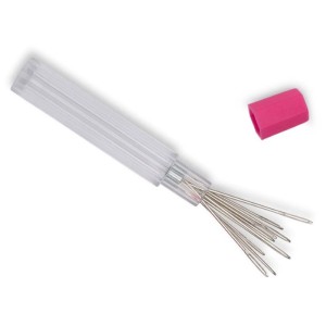 Set di aghi da ricamo Prym Love con 10 aghi in custodia con cappuccio rosa.