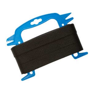Sangle noire Conacord en polypropylène, largeur 25 mm et longueur 12 m, sur bobine bleue.