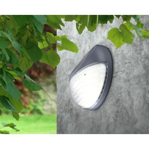Graue Globo Solarleuchte zur Zaunbeleuchtung, Kunststoff, transparent.