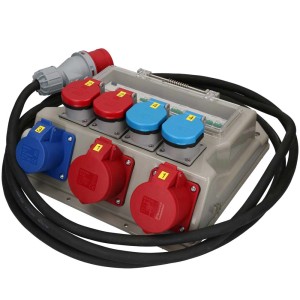 Distributore di corrente grigio con cavo, spina CEE16-5 e prese multiple per uso esterno.
