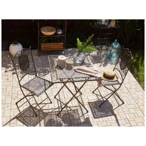 Set bistro Beliani Bormio nero in metallo con tavolo e due sedie in giardino.