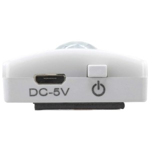 Detailaufnahme der weißen Ansmann LED-Unterbauleuchte M: Micro-USB-Anschluss, Power-Button.