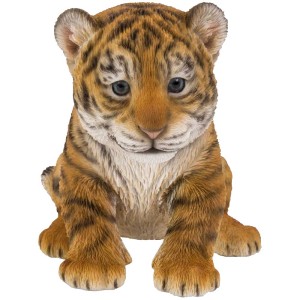 Detailgetreuer Baby-Tiger als Gartendeko aus Polyresin, handgefertigt.