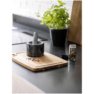 Tagliere Wenko Aki in legno di acacia (25,5x35cm) con scanalatura e foro per appenderlo.