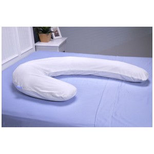 Federa per cuscino Dreamolino Swan Pillow XL, bianca, su un letto.