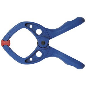 Serre-joint à ressort bleu Wolfcraft microfix MINI avec mâchoires rouges, outil de serrage.