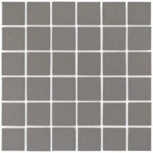 Mosaico ceramico antiscivolo grigio scuro, 30x30 cm. Piastrella a mosaico adatta per bagni e docce.