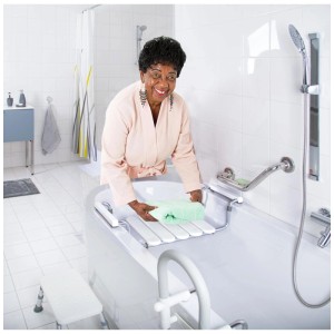 Siège de bain Ridder Pro blanc en utilisation, pour plus de sécurité dans la salle de bain.