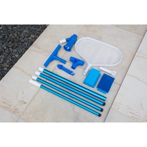 Steinbach Kit de nettoyage piscine 7 pièces : épuisette, brosses, aspirateur, thermomètre et manche télescopique pour l'entretien.