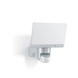 Faretto da esterno a LED Steinel XLED Home 2 argento con sensore di movimento a parete.