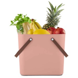 Cesto spesa rosa Rotho Albula Multibag (25L) pieno di frutta e verdura.