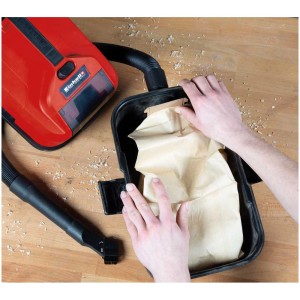 Sac à poussière Einhell 10 l en utilisation avec aspirateur. Sac filtrant pour aspiration à sec.