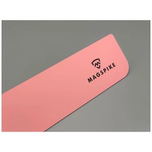 Gros plan d'un support de gel douche magnétique MagSpike rose clair.