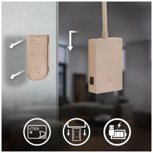 Montage de la lampe de lecture à batterie beige Briloner Cielo au mur avec support adhésif. Fonction de charge USB-C.