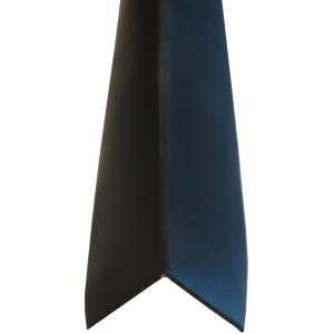 Angolo a scatto nero autoadesivo, 18x18 mm, lunghezza 5000 mm, per battiscopa.