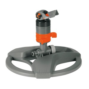 Arroseur turbine Gardena Comfort avec traîneau pour un arrosage silencieux du jardin.