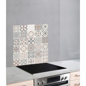 Crédence en verre Wenko, motif carreaux, 60x70 cm, comme protection derrière une cuisinière.