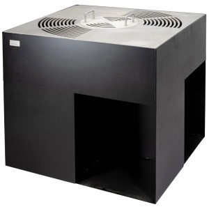 Brasero noir Nouvel Cubo Pro en acier avec grille et rangement pour le bois.