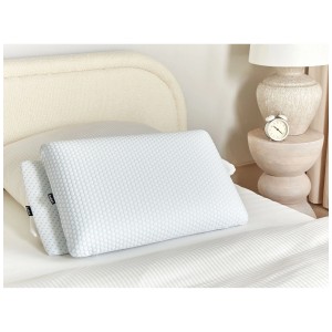 Oreiller haut blanc Emin Memory Foam Gel 60x40 cm sur un lit.