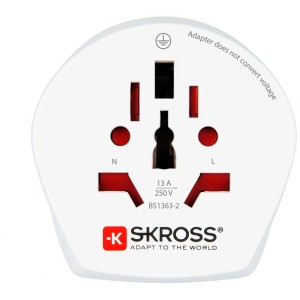 Skross Reiseadapter Combo World to Switzerland für Steckdosen. Weißer Adapter mit verschiedenen Steckplätzen.
