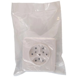 Prise encastrée origin blanc, 3x type 13, simple, dans un sachet transparent.
