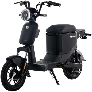 Schwarzer Yadea E-Roller U3, ein E-Bike für Stadtfahrten mit LED-Lichtern.