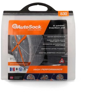 AutoSock aide d'urgence hivernale groupe 830 dans un sac de transport transparent.