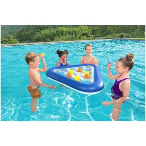 Jeu de pong flottant Bestway dans une piscine avec des enfants, plateforme bleue et blanche avec trous et balles colorés.