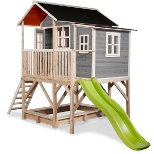 Maisonnette en bois grise EXIT Loft 550 avec toboggan, bac à sable et échelle pour enfants.